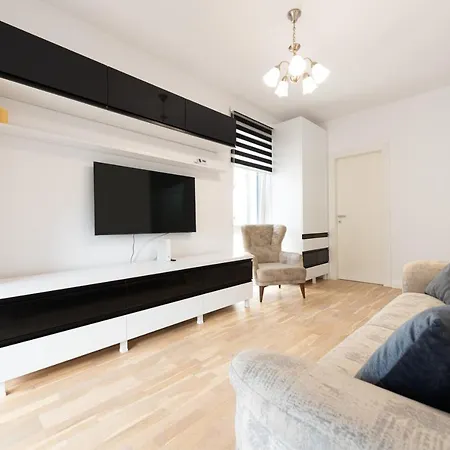 Apartment Eva - Bright With Balcony Near Veranda Mall