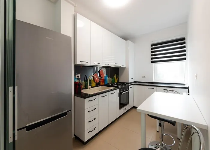 Apartment Eva - Bright With Balcony Near Veranda Mall *