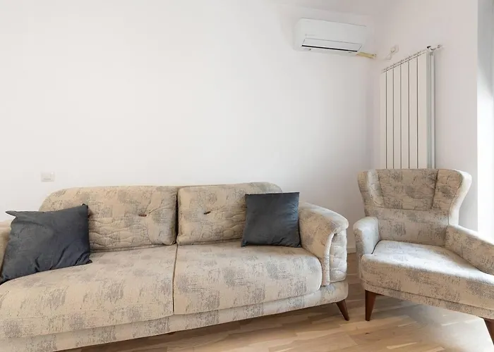 Eva - Bright With Balcony Near Veranda Mall Lägenhet